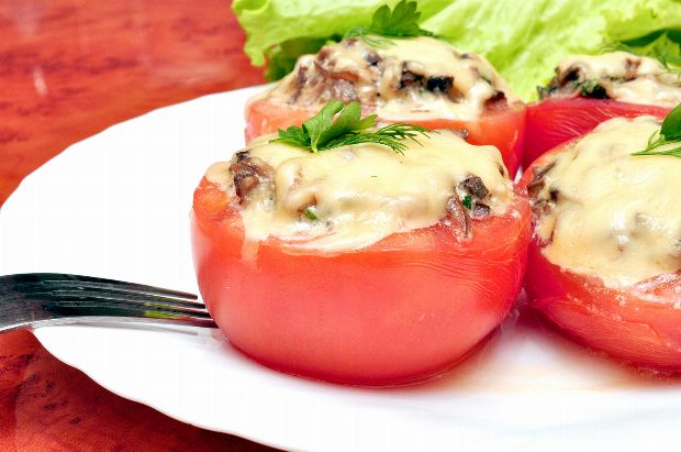 Gefüllte Tomaten mit Tofu und Champignons